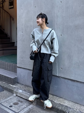 「アイテム（カーゴパンツ）」を使った、YOSHIEさん（レディース・156cm）の冬コーディネート