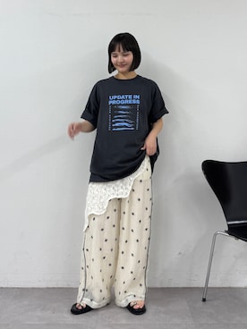 「CIAOPANIC TYPY（チャオパニックティピー）の【UNISEX】【WEB限定】宇宙人プリントTシャツ（Tシャツ/カットソー、グレー系）」を使った、YOSHIEさん（レディース・156cm）の春コーディネート