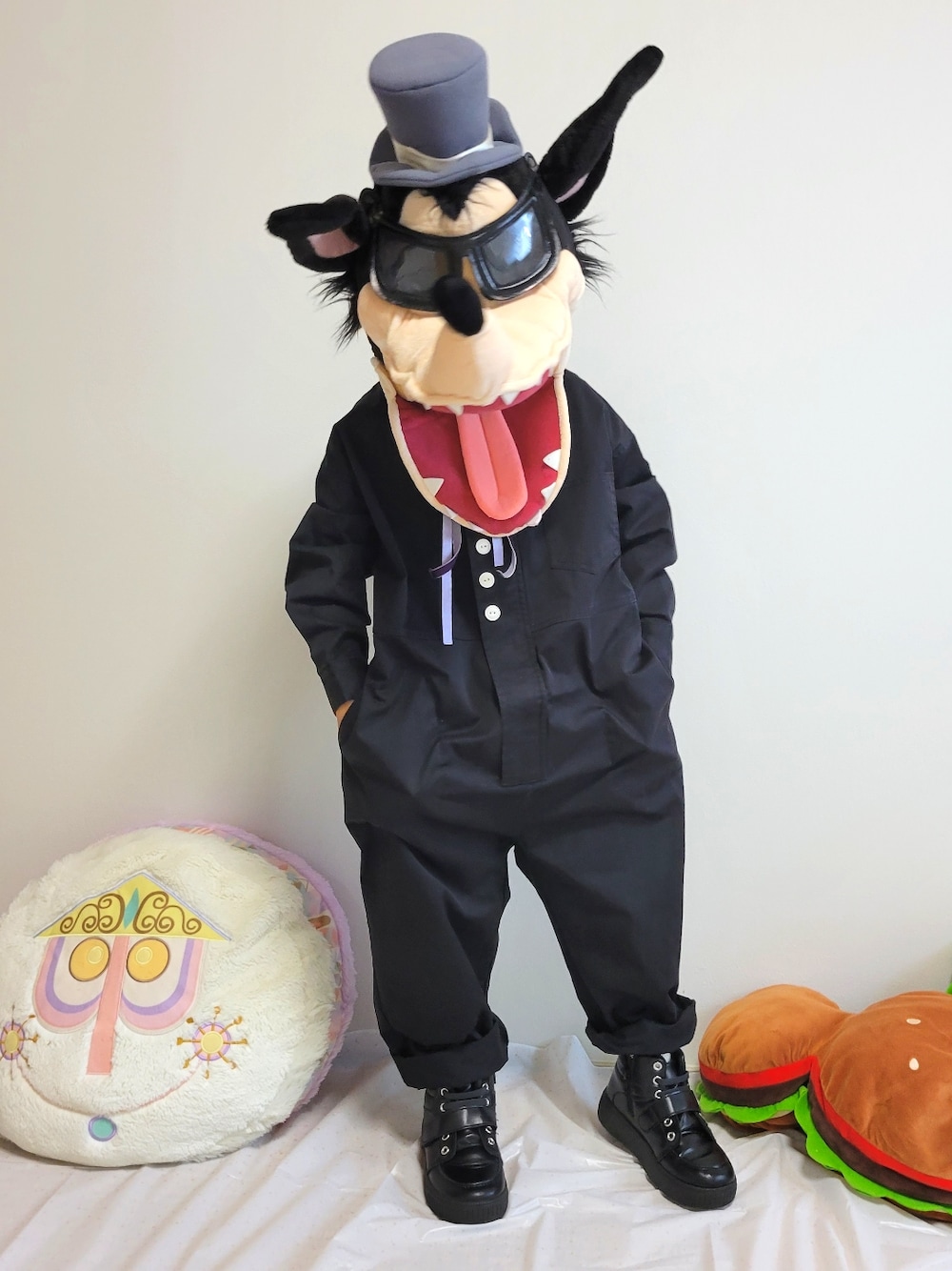 「ローリーズファームキッズ、ディズニー、ディズニーコーデ、オールインワン、ハロウィンコーデ」｜「LOWRYS FARMのフロントボタンオールインワン　162227（つなぎ/オールインワン、ブラック系）」を使った、keitetu2384さん（キッズ・110cm）の秋コーディネートの1枚目の写真