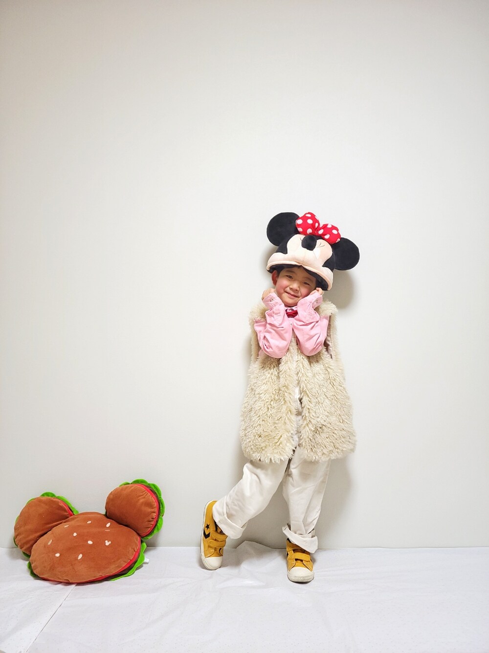 「春色、春コーデ、ディズニーコーデ、ディズニーバウンド、男の子コーデ、5歳、ファーベスト」｜「Lycee mineのプードルファーベスト（ベスト、ベージュ系）」を使った、keitetu2384さん（キッズ・110cm）の冬コーディネートの1枚目の写真