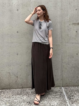 「MIESROHE（ミースロエ）のキュプライージーナロースカート（Skirt、ブラウン系）」を使った、MIESROHEさんの夏コーディネート