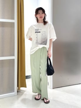 「MIESROHE（ミースロエ）のサテンサイドラインイージーパンツ（Pants、グリーン系）」を使った、MIESROHEさんの春コーディネート