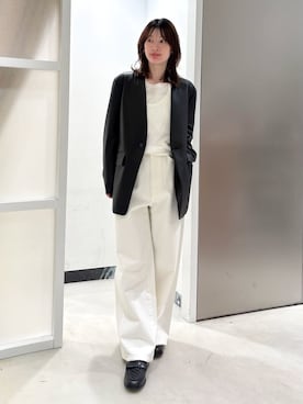 MIESROHEのノーカラージャケットを使った人気ファッション
