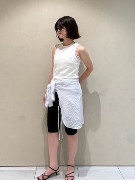 「MIESROHE（ミースロエ）のレザートングストラップサンダル（Sandals、ブラック系）」を使った、MIESROHEさんの夏コーディネート
