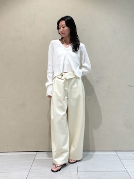 「MIESROHE（ミースロエ）の【セットアップ対応】シルク混コンパクトRIBニットカーディガン（Cardigans、ホワイト系）」を使った、MIESROHEさんの春コーディネート