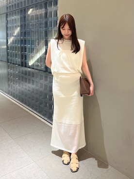 「MIESROHE（ミースロエ）のレザートングストラップサンダル（サンダル、ブラウン系）」を使った、MIESROHEさんの春コーディネート