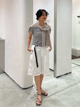 「MIESROHE（ミースロエ）のレザートングストラップサンダル（Sandals、ブラウン系）」を使った、MIESROHEさんの夏コーディネート