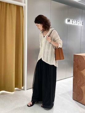 「MIESROHE（ミースロエ）のカットワークバッグ（トートバッグ、イエロー系）」を使った、MIESROHEさんの夏コーディネート