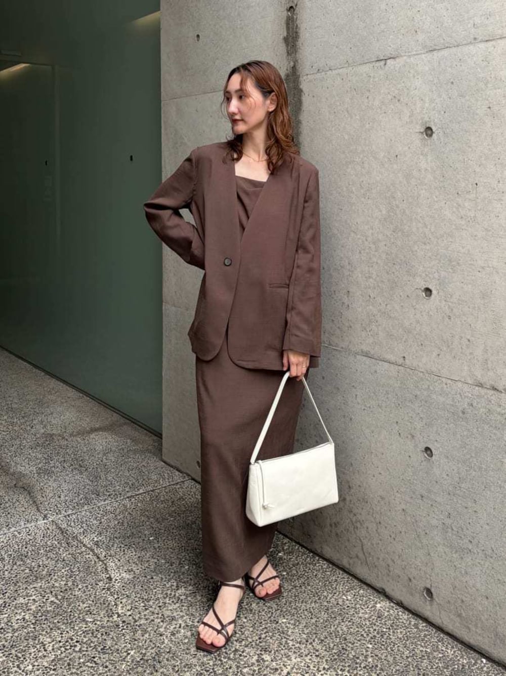 MIESROHEのノーカラージャケットを使った人気ファッション