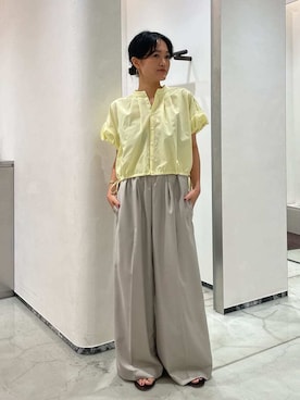 「MIESROHE（ミースロエ）のウォッシャブルスーツパンツ（Pants、ベージュ系）」を使った、MIESROHEさんの夏コーディネート