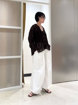 「MIESROHE（ミースロエ）のレザートングストラップサンダル（サンダル、ブラウン系）」を使った、MIESROHEさんの夏コーディネート