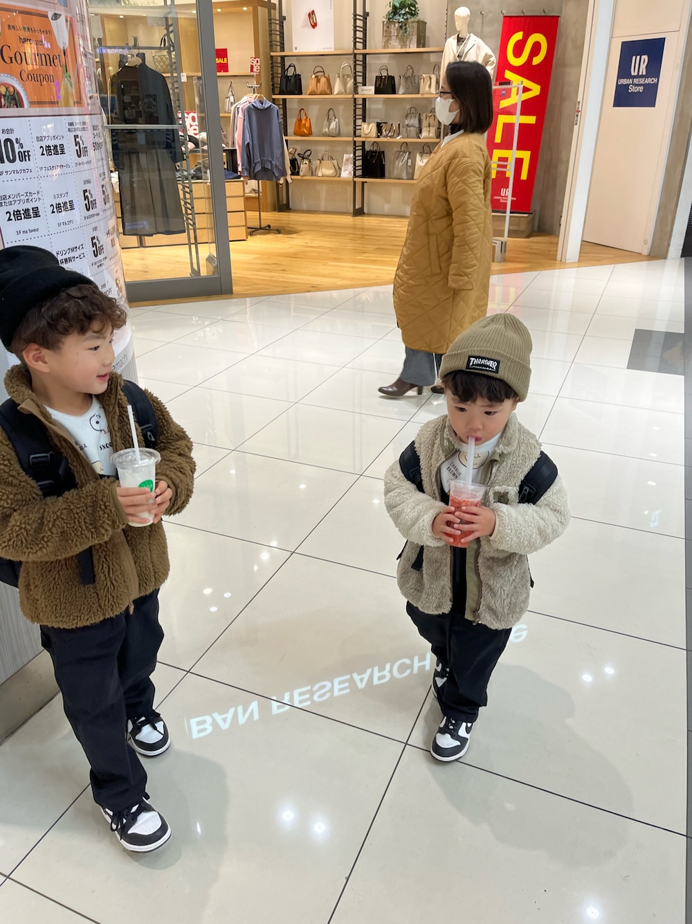 「Right-on KIDSのアイテム（パンツ、ブラック系）」を使った、kk6232141744さん（メンズ・135cm）の夏コーディネートの1枚目の写真