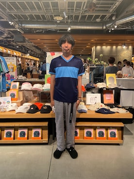 「adidas Originals（アディダスオリジナルス）のアイテム（Tシャツ/カットソー、ブルー系）」を使った、goodwalkinuedaさん（メンズ・170cm）の秋コーディネート