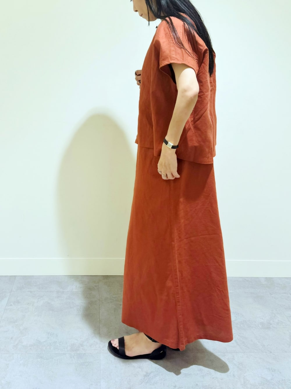 「かぐれ、オールインワン、テラコッタ」｜「かぐれのアイテム（オールインワン・サロペット、オレンジ系）」を使った、RIE/yoshidaさん（レディース・164cm）の夏コーディネートの1枚目の写真