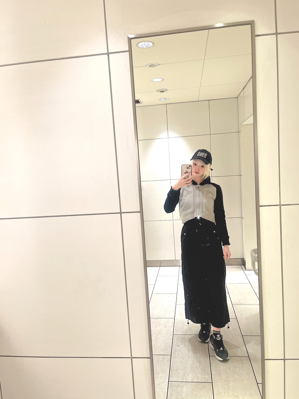 「シンプルスタイル、カジュアルコーデ、シンプル、今日のコーデ」｜「Brand Marketのアイテム（トップス、グレー系）」を使った、かのうゆめ莉さん（レディース・162cm）の冬コーディネートの1枚目の写真