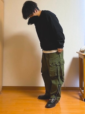 「カーゴパンツコーデ」｜「アイテム（スウェット）」を使った、まつさん（メンズ・166cm）の冬コーディネート