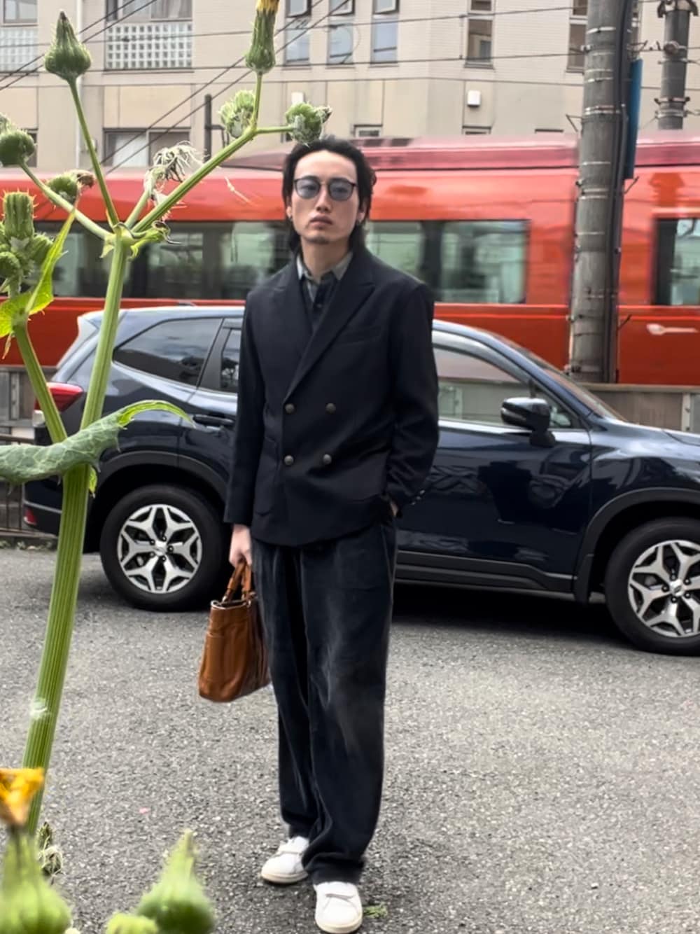 「サングラス、ワイドパンツ、今日のコーデ、シンプル、おしゃれさんと繋がりたい、ラフコーデ」｜「PORTERのアイテム（ハンドバッグ、オレンジ系）」を使った、古着多めさん（骨格ストレート・メンズ・173cm）の春コーディネートの1枚目の写真