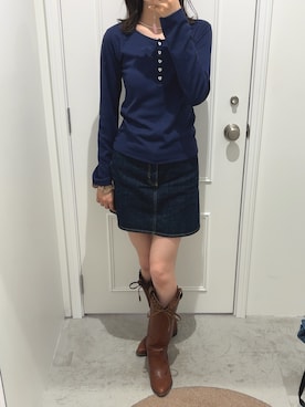 「アイテム（デニムスカート）」を使った、Kanaさん（レディース・169cm）の秋コーディネート