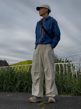 「アイテム（マウンテンパーカー）」を使った、DANさん（メンズ・174cm）の秋コーディネート