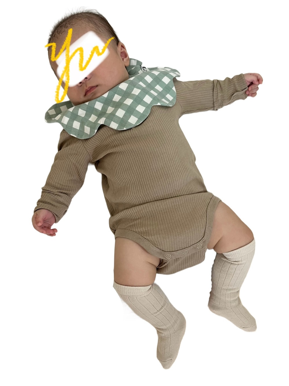 「秋コーデ、ベビーコーデ、男の子ベビー、ベビーファッション、お出かけコーデ、ロンパース、コニー、スタイ、男の子、ソックス、ベージュ、チェック、キッズコーデ、ベビー、H&M」｜「西松屋のアイテム（ソックス/靴下、ベージュ系）」を使った、yu-さん（キッズ・60cm）の秋コーディネートの1枚目の写真