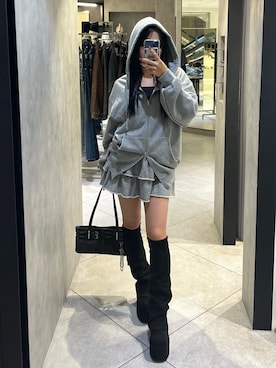 「厚底ブーツ」｜「アイテム（パーカー）」を使った、関口優香さん（レディース・155cm）の秋コーディネート