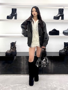「EMODA（エモダ）のFAUXレザーハイネックブルゾン（ブルゾン、ブラック系）」を使った、ユカさん（レディース・155cm）の秋コーディネート