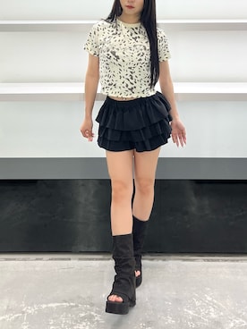 「EMODA（エモダ）のティアードミニスカート（スカート、ブラック系）」を使った、関口優香さん（レディース・155cm）の夏コーディネート