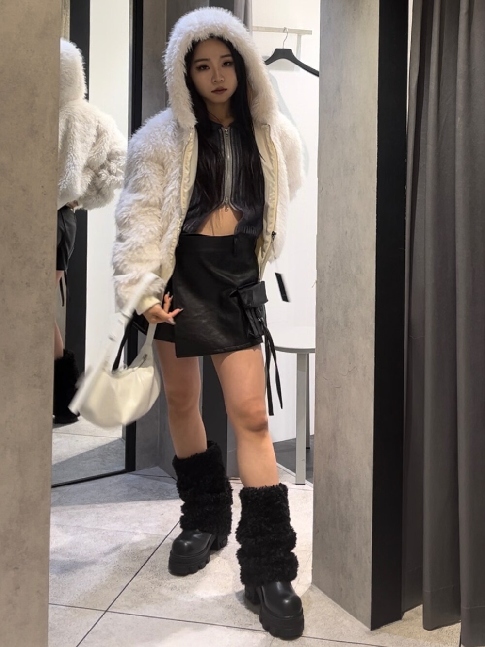 その他パンツ（ブラック系）を使った「ジップアップニット」の人気