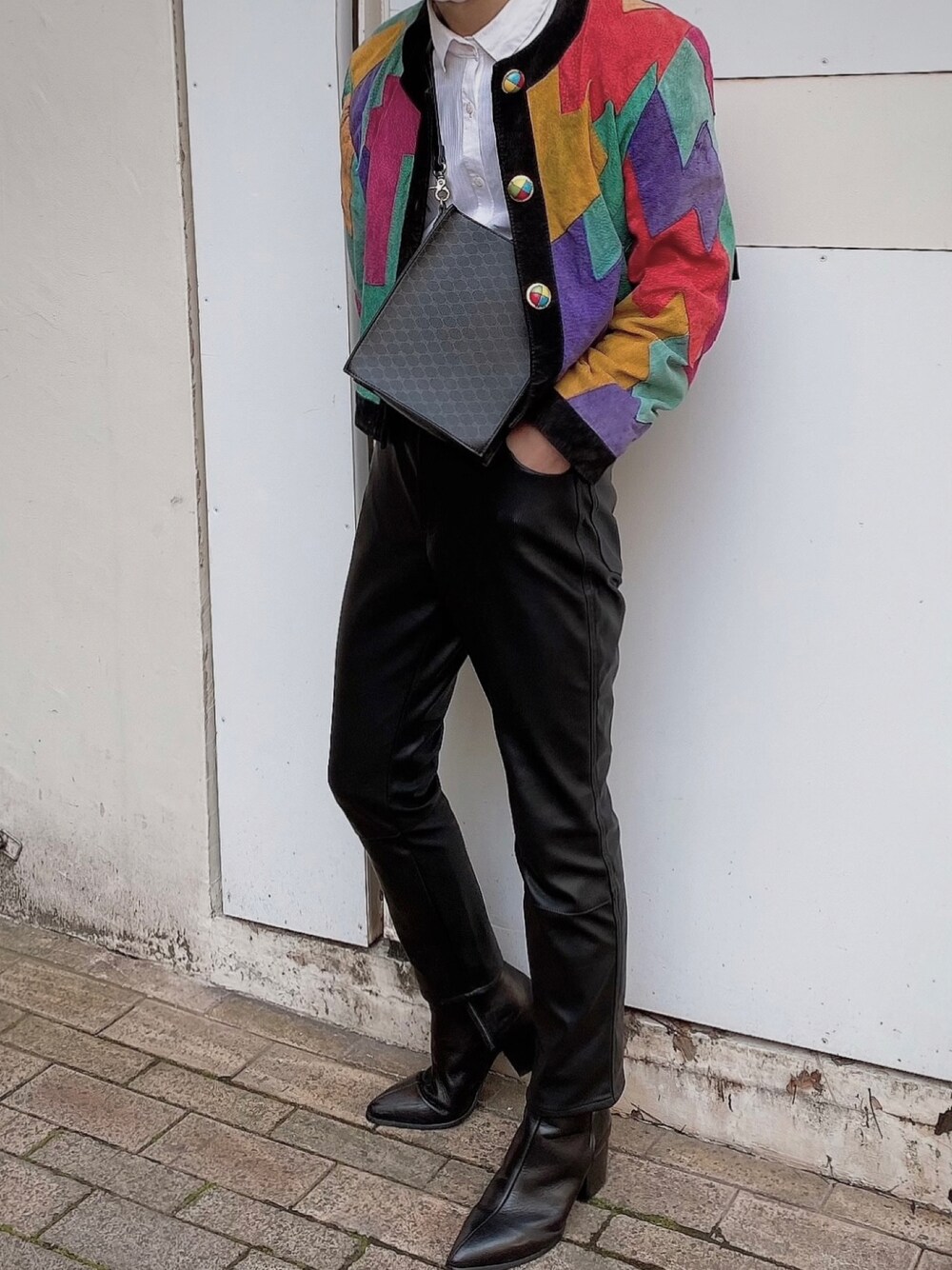 「春、ジャケット、革靴、レザーパンツ、古着、シャツ、低身長コーデ」｜「WEGOのWEGO/フェイクレザースクエアショルダーバッグ（ショルダーバッグ、ブラック系）」を使った、孕さん（メンズ・165cm）の春コーディネートの1枚目の写真