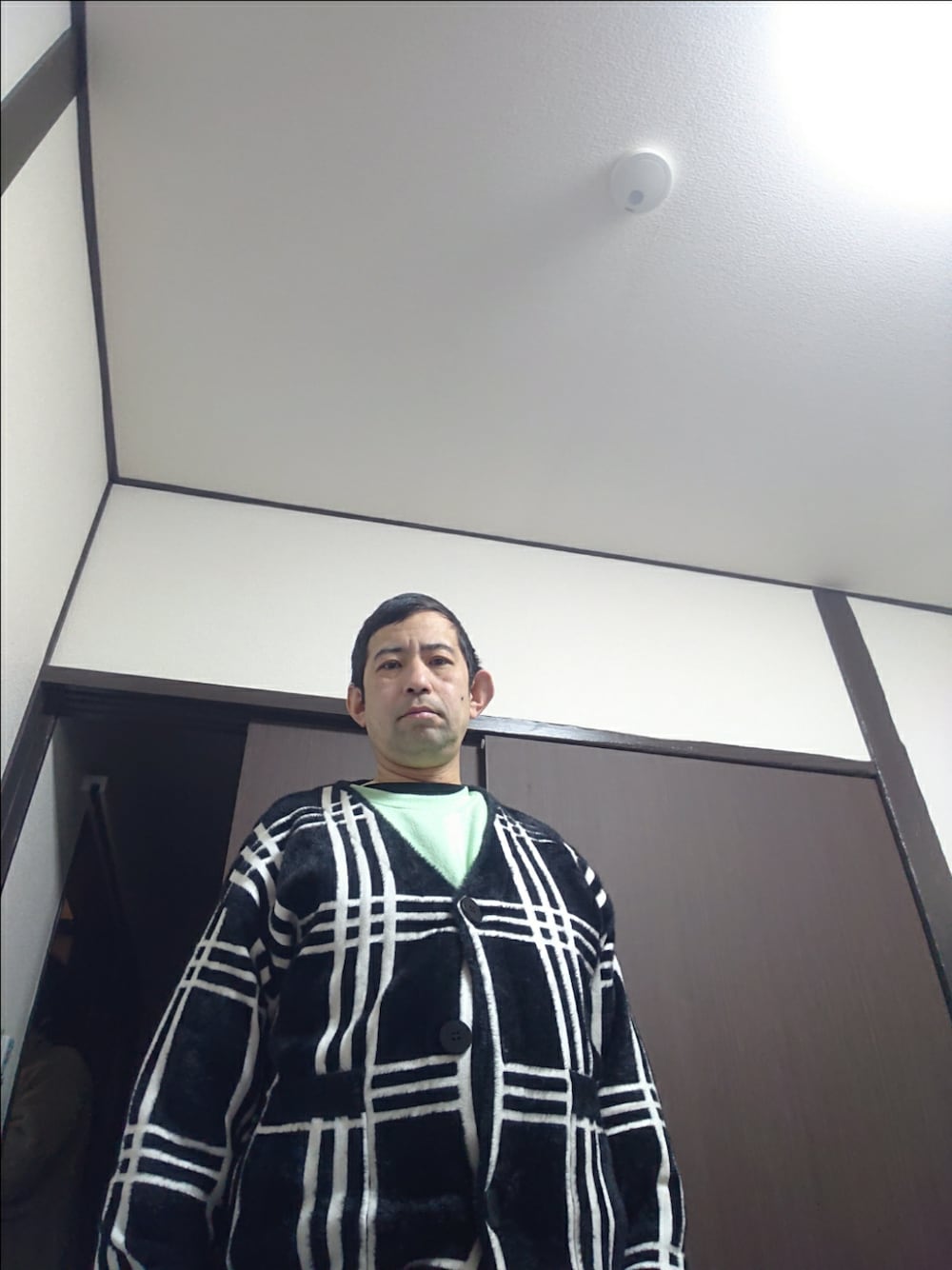 「rovtskiのアイテム（ニット/セーター、ブラック系）」を使った、astronomicalloveさん（メンズ・169cm）の冬コーディネートの1枚目の写真