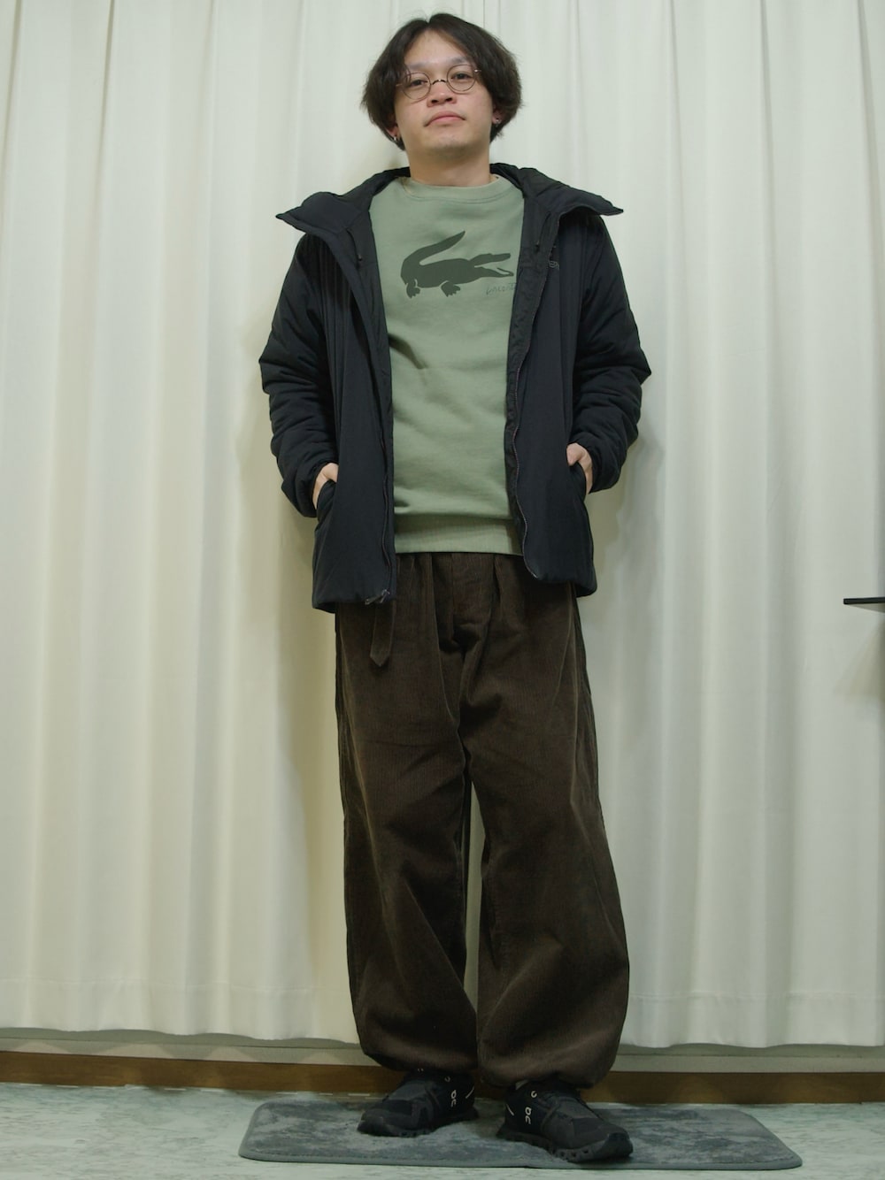「LACOSTEのアイテム（スウェット、グリーン系）」を使った、kenbuntonkentoさん（メンズ・163cm）の冬コーディネートの1枚目の写真