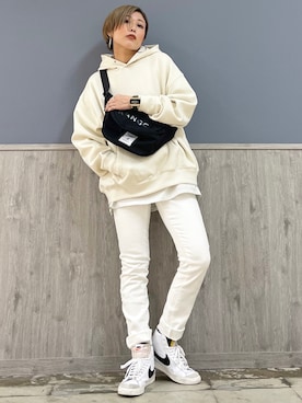 「アイテム（パーカー、ホワイト系）」を使った、Naaachiさん（レディース・163cm）の冬コーディネート