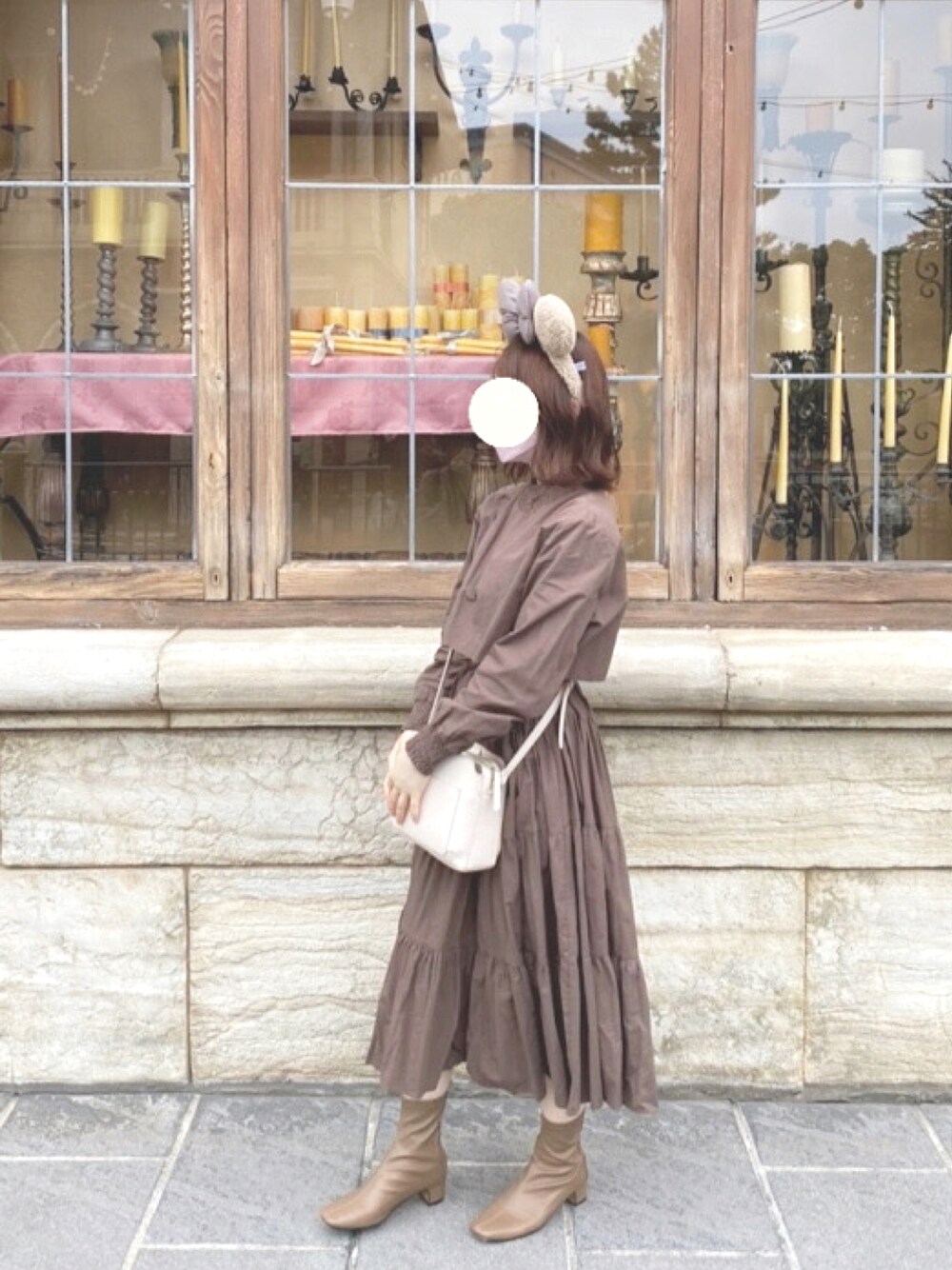 「低身長コーデ、低身長、151cmコーデ、ディズニー、淡色コーデ、ブラウンコーデ」｜「GRLのストレッチスクエアトゥショートブーツ（ブーツ、ブラウン系）」を使った、mana✿さん（レディース・151cm）の秋コーディネートの1枚目の写真