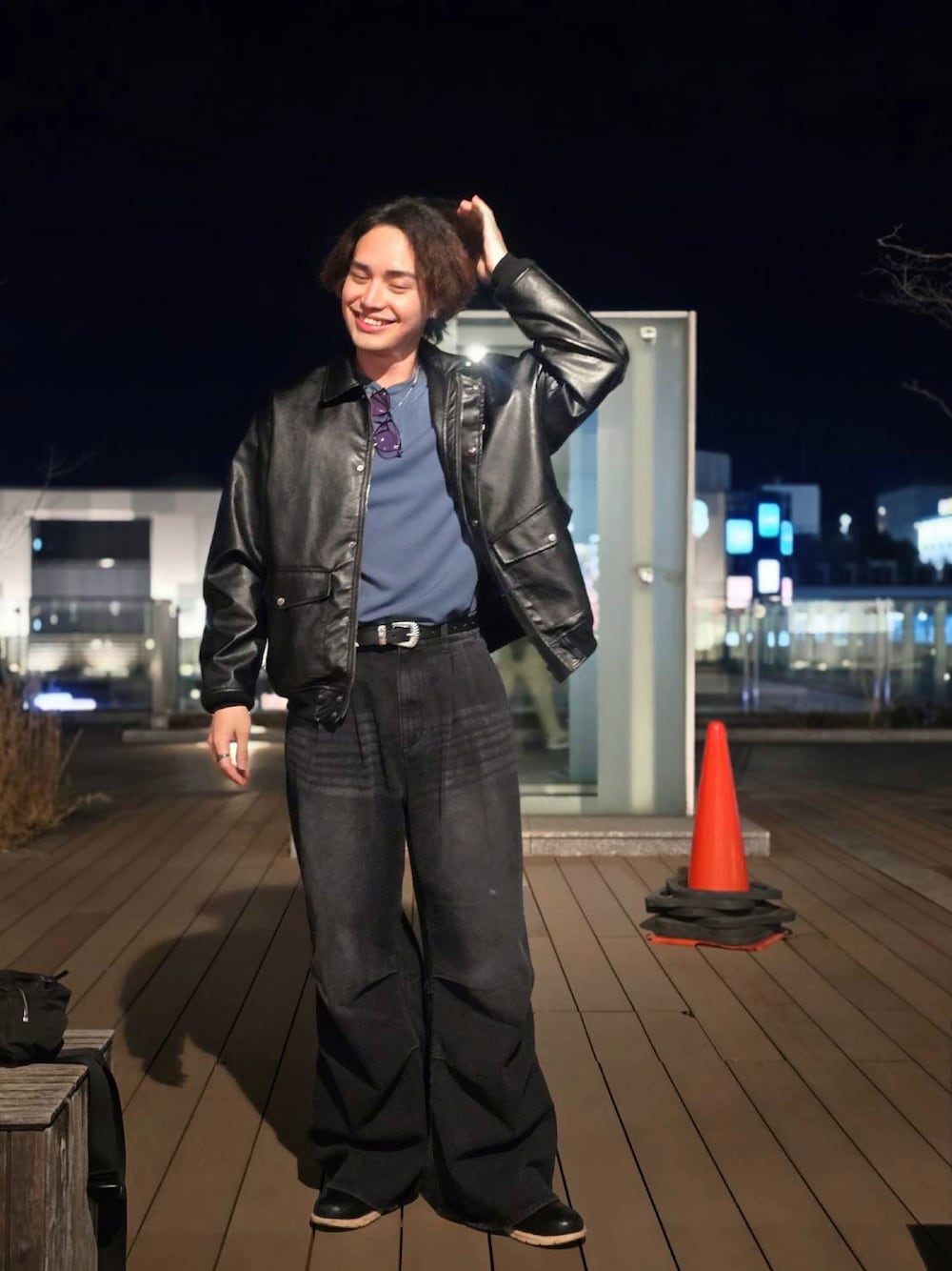 「今日のコーデ、メガネ男子、大人コーデ、ジャケット、革ジャン」｜「Ray-BanのRay-Ban/レイバン サングラス ERIKA METAL 調光 紫外線対策 UVカット 0RB3539（サングラス、ピンク系）」を使った、tanchristopherrさん（メンズ・177cm）の冬コーディネートの1枚目の写真