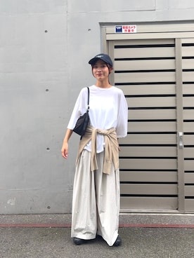 「RODE SKO（ロデスコ）のhun RODESKO　Dual shoulder（ショルダーバッグ、ブラック系）」を使った、菜乃さん（レディース・155cm）の春コーディネート