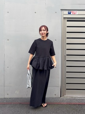 「URBAN RESEARCH（アーバンリサーチ）のドッキングペプラムカットソー（Tシャツ/カットソー、ブラック系）」を使った、菜乃さん（レディース・155cm）の春コーディネート
