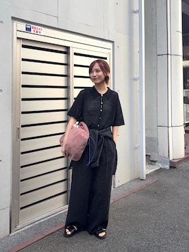 「URBAN RESEARCH（アーバンリサーチ）の『3サイズ展開』リネンイージーワイドスラックス（その他パンツ、ブラック系）」を使った、菜乃さん（レディース・155cm）の春コーディネート