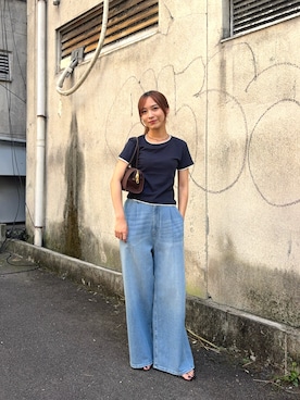 「URBAN RESEARCH（アーバンリサーチ）の『3サイズ展開』綿麻デニムイージーパンツ（デニムパンツ、ブルー系）」を使った、菜乃さん（レディース・155cm）の夏コーディネート