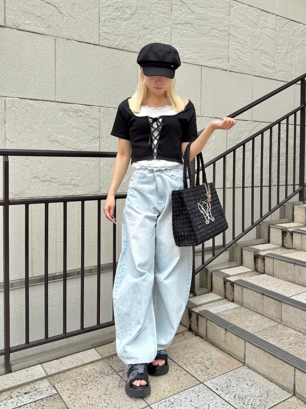 「OLIVE des OLIVE、オリーブ デ オリーブ(OLIVE des OLIVE)、高身長コーデ、骨格ストレート、レイヤードスタイル、デニム、デニムパンツ、キャスケット、サンダル、トートバッグ、モノトーン、リボン、プチプラ、お出かけコーデ、夏コーデ」｜「OLIVE des OLIVEのキャスケット（キャスケット、ブラック系）」を使った、naoさん（骨格ストレート・レディース・163cm）の夏コーディネートの1枚目の写真