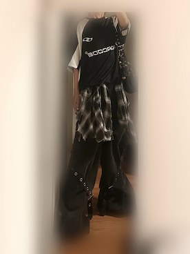 「ERAR（エラー）の【ERAR】オーバーサイズ配色クルーネックゲームデザインTシャツ（Tシャツ/カットソー、ブラック系）」を使った、なぎさん（メンズ・160cm）の春コーディネート