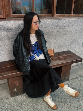 「白ニット」｜「アイテム（スカート、ブラック系）」を使った、YuI▶︎▶︎さん（レディース・153cm）の秋コーディネート