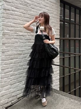 「w closet（ダブルクローゼット）の【6色展開/チェック/ドット柄】フリルティアードジャンパースカート/ワンピース（ジャンパースカート、ブラック系）」を使った、erina yamshitaさん（レディース・160cm）の夏コーディネート