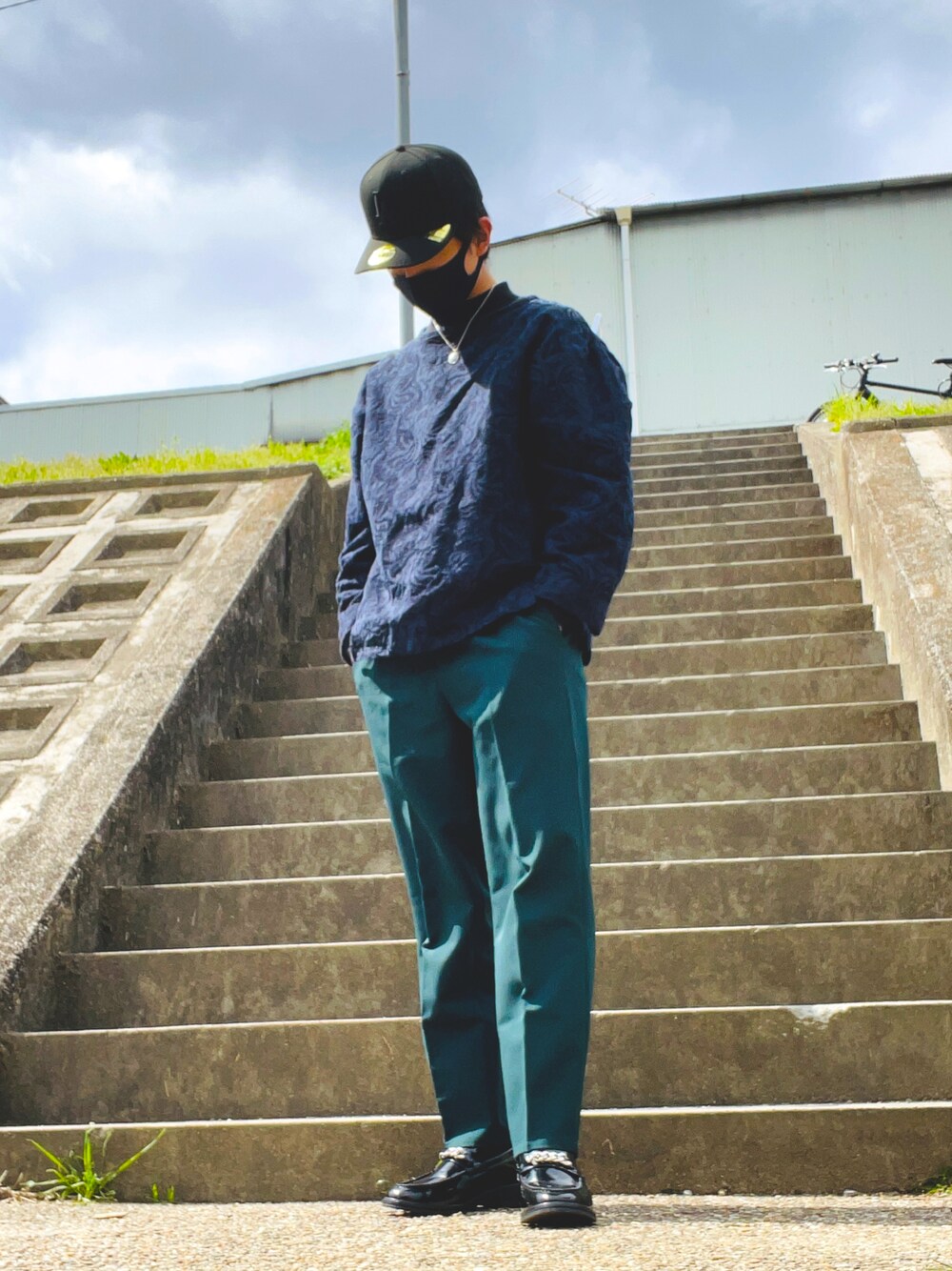 「春服みてみて、おしゃれさんと繋がりたい、個性派、CASPER JOHN、Junred、NEW ERA」｜「NEW ERAのニューエラ キャップ プレカーブド ニューヨーク・ヤンキース（キャップ、ブラック系）」を使った、ryuuuさん（メンズ・174cm）の春コーディネートの1枚目の写真