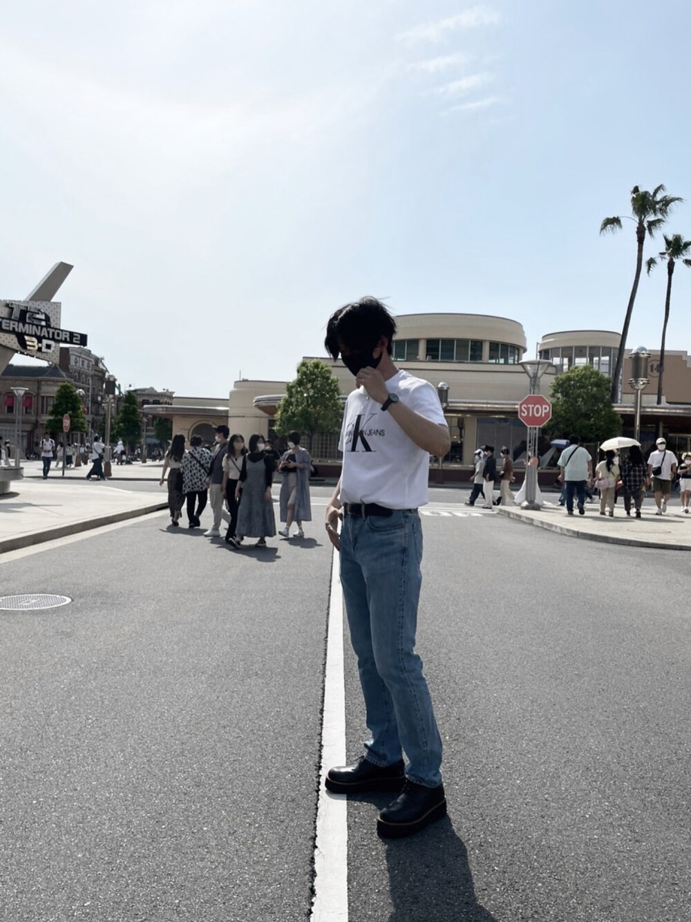 「夏コーデ、休日スタイル、おしゃれさんと繋がりたい、Calvin Klein、UNIQLO、LOOSE、USJ」｜「Calvin KleinのCK S/S Tee（Tシャツ/カットソー、ホワイト系）」を使った、ryuuuさん（メンズ・174cm）の春コーディネートの1枚目の写真