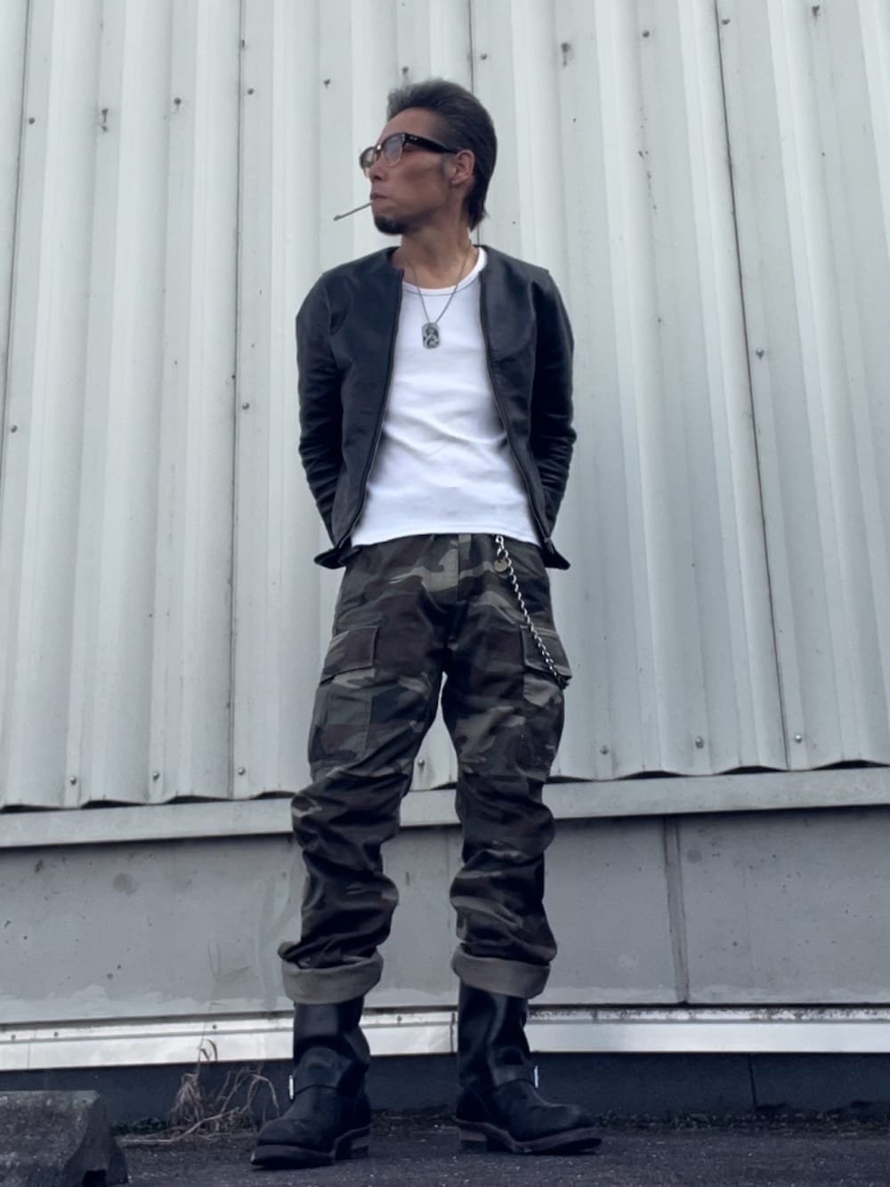 「FINECREEKLEATHERS、FINECREEK&CO、ライダース、革ジャンコーデ、カーゴパンツ、エンジニアブーツ、50代コーデ」｜「Ray-Banのアイテム（サングラス、ブラウン系）」を使った、futorockさん（メンズ・177cm）の秋コーディネートの1枚目の写真