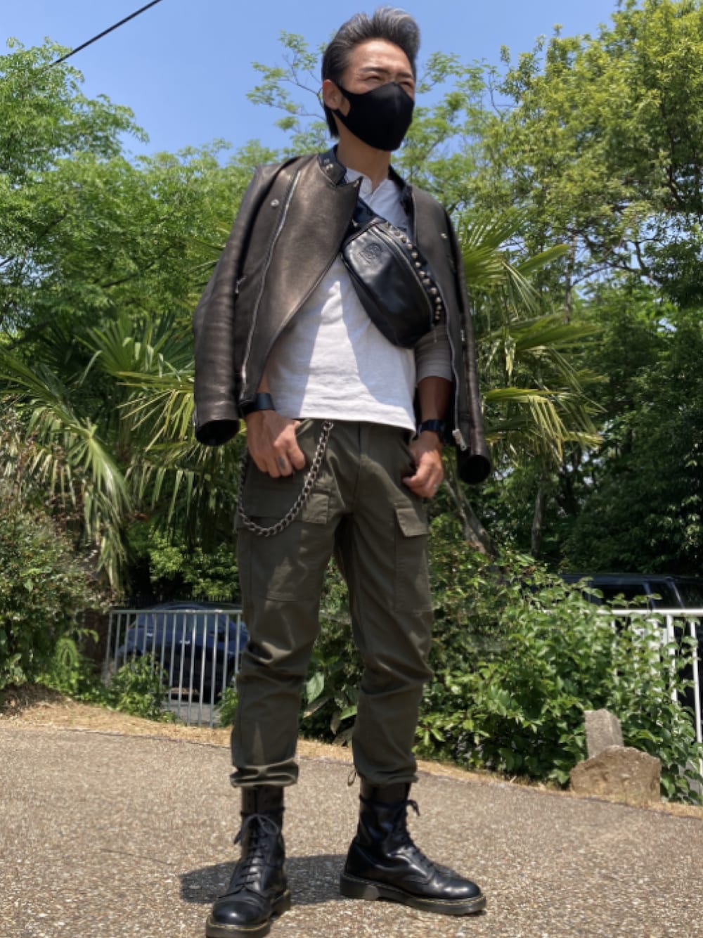 「lewis leathsers、therealmccoy's、#CRIMIE、AVIREX、Dr.Martens、JAM HOME MADE、ミリタリーコーデ、ライダースコーデ、休日コーデ、痩せ我慢コーデ、50代コーデ、リンクコーデ、仲良し夫婦」｜「Lewis Leathersのアイテム（ライダースジャケット、ブラック系）」を使った、futorockさん（メンズ・177cm）の春コーディネートの1枚目の写真