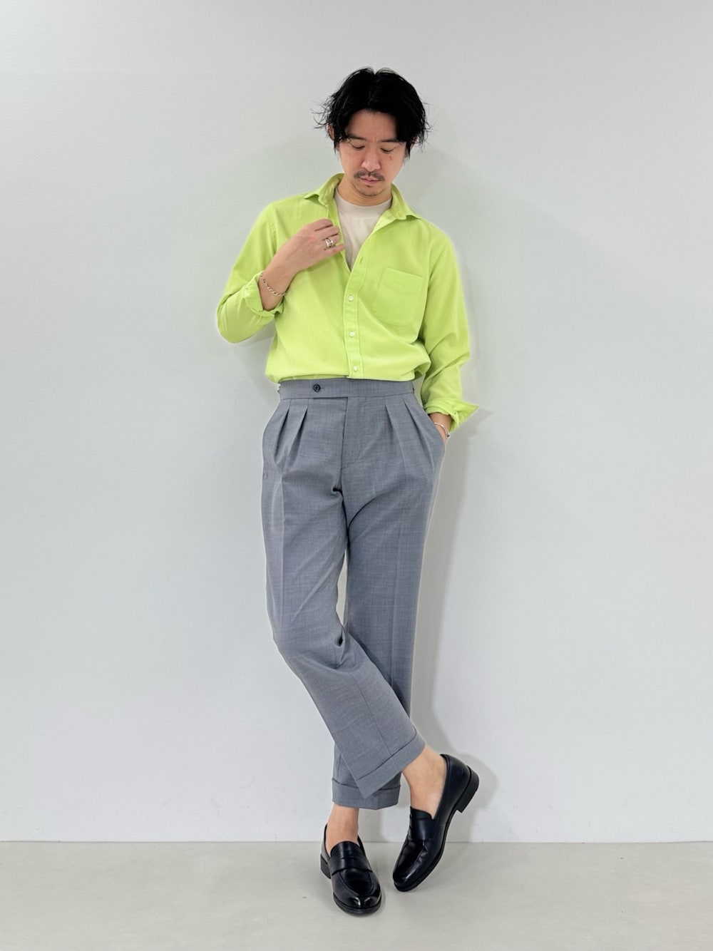「春コーデ、春めき満開コーデ、オトナカジュアル、春服コーデ、シンプルスタイル、シンプルコーデ、おでかけコーデ、夏コーデ、リゾートスタイル、30代コーデ、30代ファッション、30代メンズファッション、爽やかコーデ、ネオンカラー、スラックス」｜「NOLLEY’SのEVALET《防しわ/ストレッチ》カッタウェイシャツ 25SS（シャツ/ブラウス、イエロー系）」を使った、NISHINOさん（骨格ウェーブ・メンズ・178cm）の春コーディネートの1枚目の写真