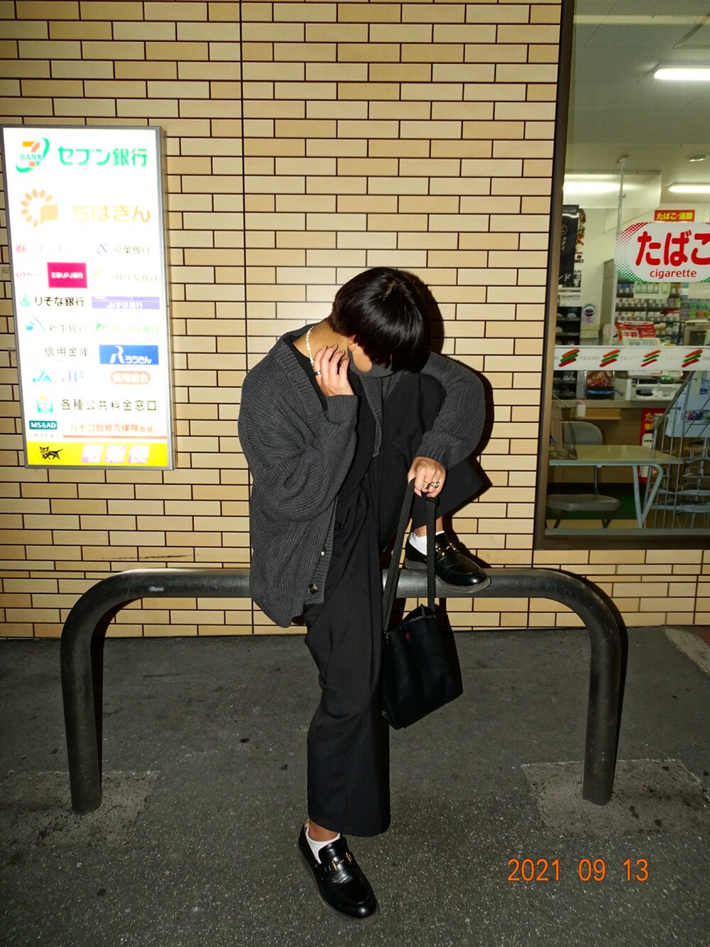 「カーディガン」｜「WEGOのアイテム（その他アウター、ブラック系）」を使った、entry0305さん（メンズ・170cm）の秋コーディネートの1枚目の写真