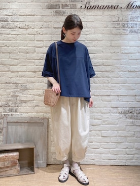 「Samansa Mos2（サマンサ モスモス）の【クイックドライ】裾タックパンツ（その他パンツ、ホワイト系）」を使った、ユウキさん（レディース・169cm）の春コーディネート