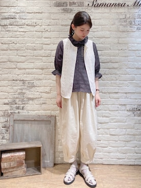 「Samansa Mos2（サマンサ モスモス）の【クイックドライ】裾タックパンツ（その他パンツ、ホワイト系）」を使った、ユウキさん（レディース・169cm）の春コーディネート